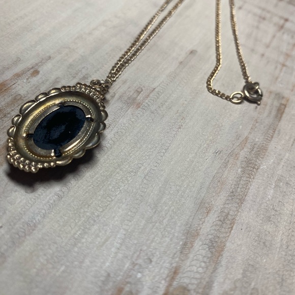 Vintage Elegant Mourning Cameo Pendant Necklace - Picture 5 of 6